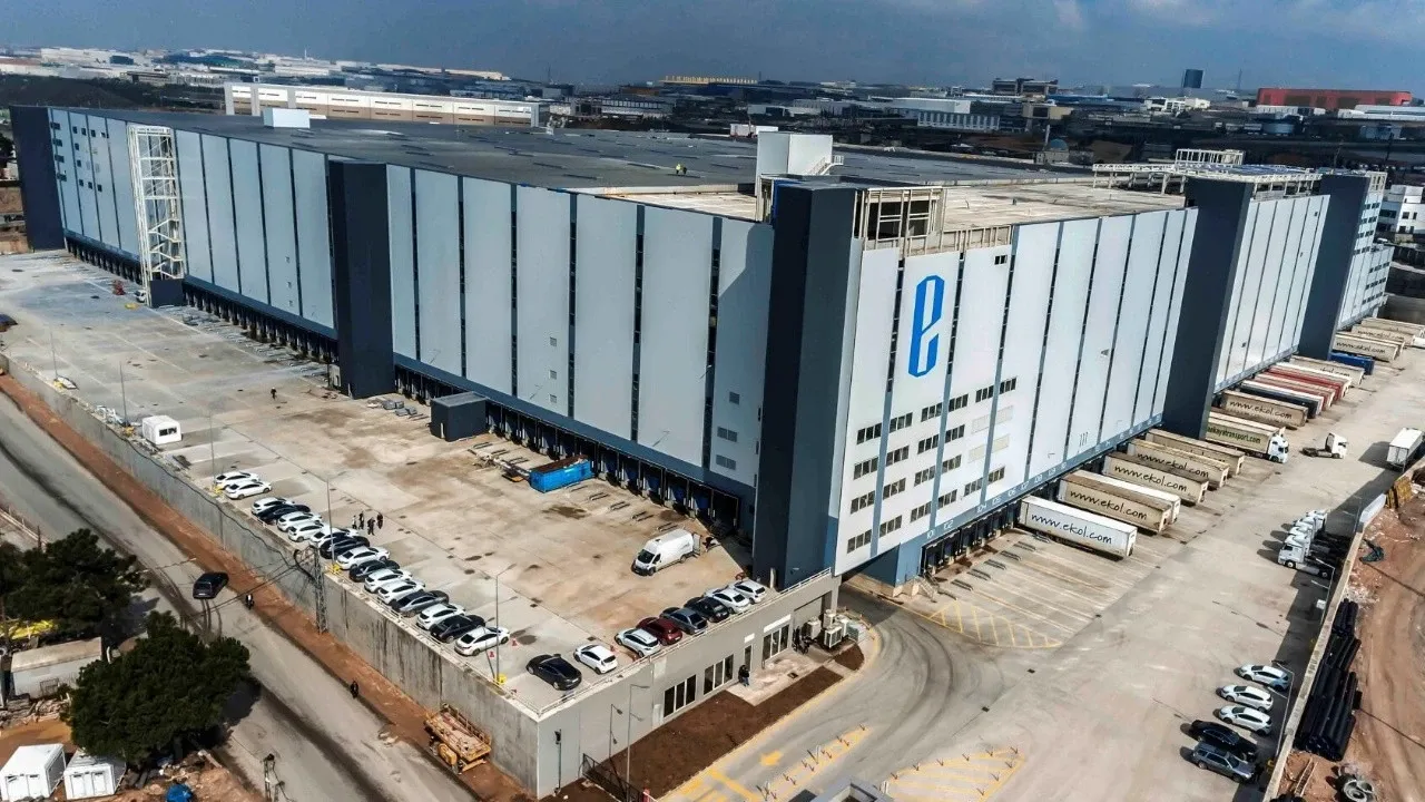 Ekol Tulip Logistics Center — Steel Doors